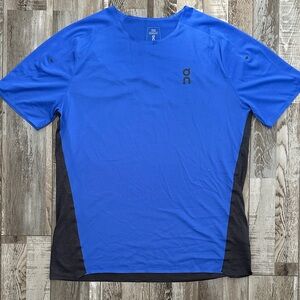 On Running Men's Vibrant Blue and Black Tee